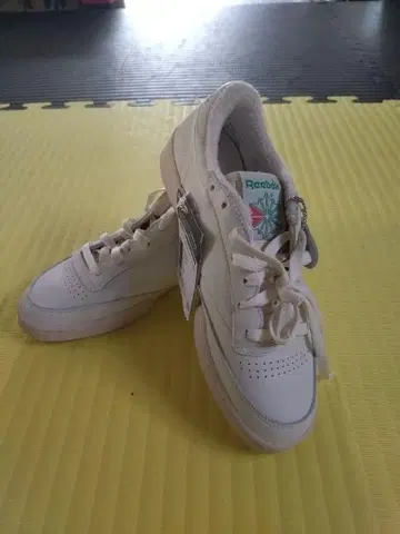 당시물 Reebok CLUB C 1985 TV 화이트 스니커즈