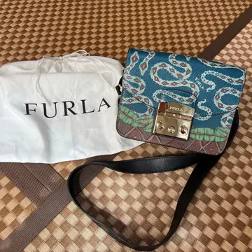 FURLA 뱀 무늬 숄더백 수납 가방 포함