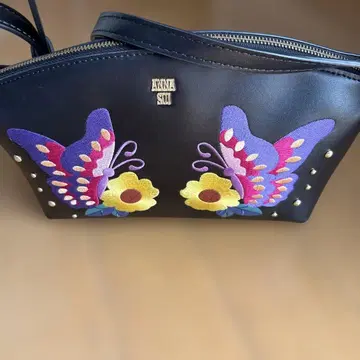 ANNA SUI 나비와 꽃 자수 숄더백