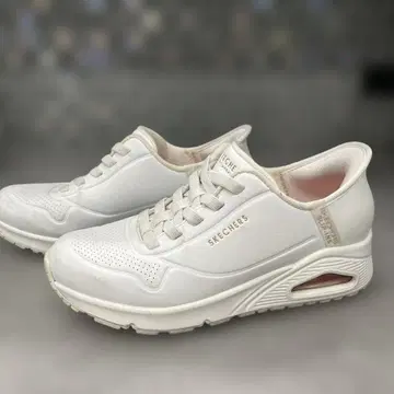 SKECHERS 화이트 스니커즈