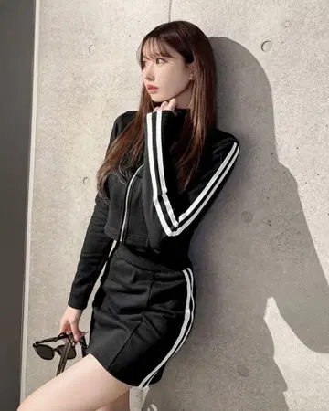 셰리미 cheri mi 라인 셋업 블랙 M 사이즈 잔여 1