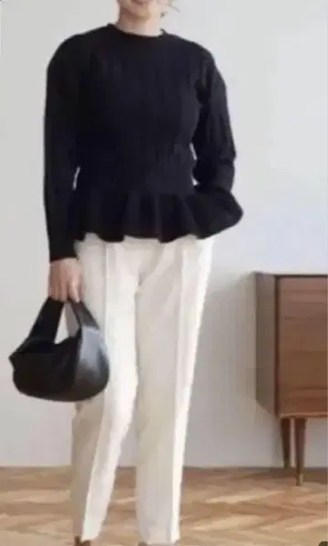 OHGA ohga 오오가 VALERIE 페플럼 니트 블랙