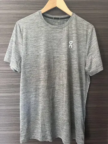 on 온 셔츠 그레이
