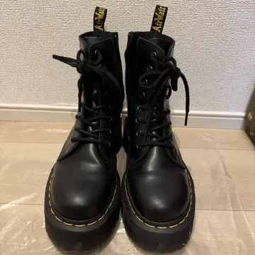[ 질문 접수합니다 ] Dr.Martens 통굽 부츠