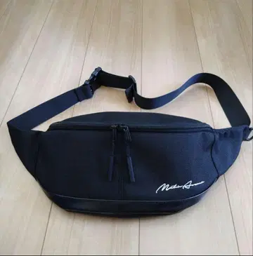 새상품급 MATIN AVENIR 허리 바디백 아사쿠라 미쿠루