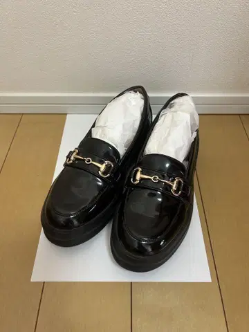 Bridget Birkin 블랙 로퍼 골드 금장 장식 포함