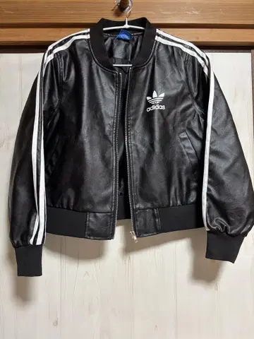 adidas 블랙 페이크 가죽 자켓
