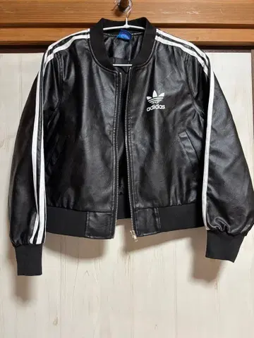 adidas 블랙 페이크 가죽 자켓