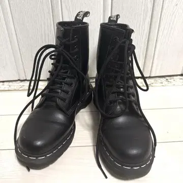 닥터마틴 1460 8홀 부츠 UK4