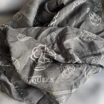 Alexander McQueen 클래식 스컬 스카프