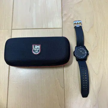 LUMINOX 7050 시리즈 손목시계 블랙 케이스 포함