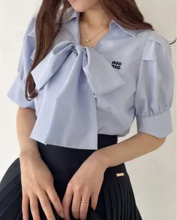 [ 선착순 ] NICE CLAUP 자수 보타이 리본 블라우스