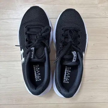 [ 미사용 새상품 ] UNDER ARMOUR 블랙 스니커즈 24.5cm