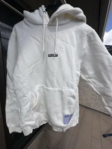 RVCA 화이트 후드 부착 후드티