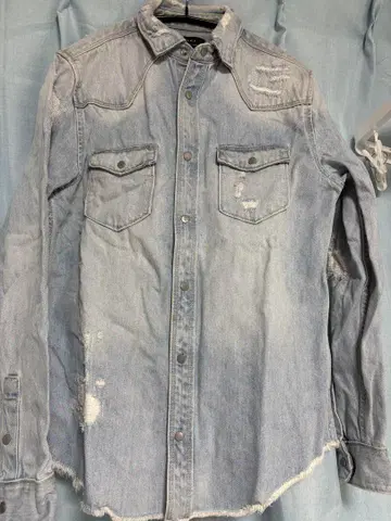 ZARA 라이트 블루 데미지 가공 데님 자켓