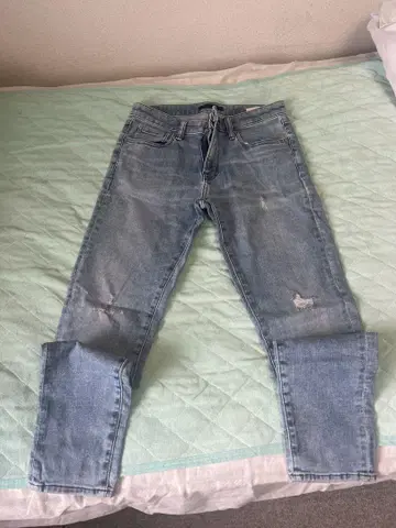 유니클로 데님 울트라 스트레치 30 데미지 가공 있음