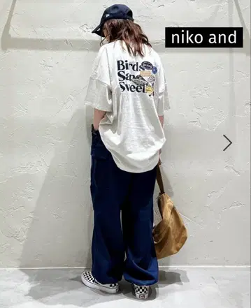 [ niko and ] 빅 T셔츠 그레이 로고 반팔 와펜