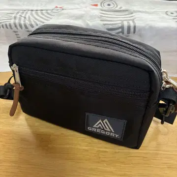 GREGORY 패디드 숄더 파우치 S