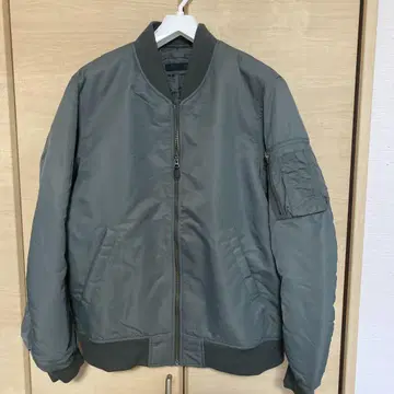 UNIQLO MA-1 플라이트 자켓