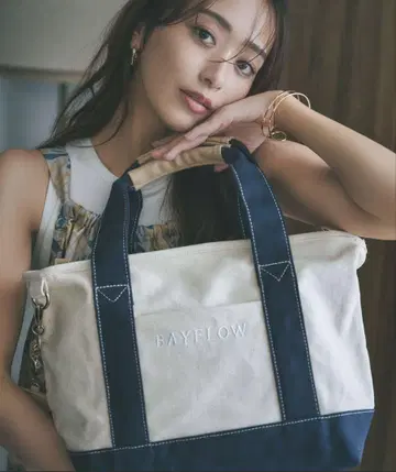 베이플로우 곤도 치히로 콜라보 패스케이스 포함 로고 토트