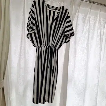 ZARA TRAFALUC 스트라이프 반팔 원피스 S/18