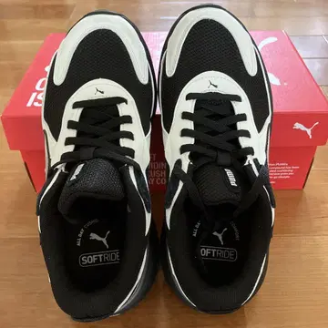 PUMA SOFTRIDE Exo Nu 블랙/화이트 스니커즈