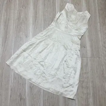 볼지이 슬리브리스 원피스 A라인 깔끔 캐주얼 플레어