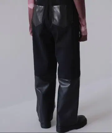 Uenui FAKE LEATHER SWITCHING PANTS