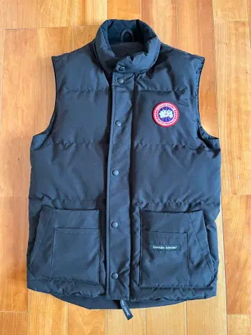 Canada Goose 블랙 다운 베스트