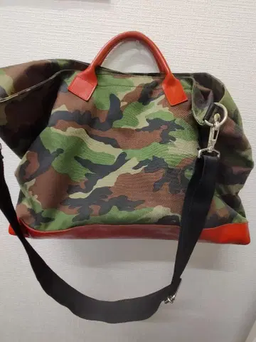 카모 패턴 토트백 캔버스와 가죽 모자 가방