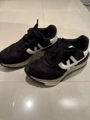 ASH 블랙/화이트 스니커즈