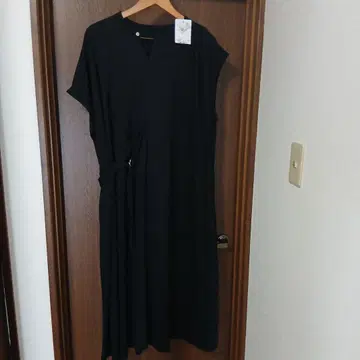 알파 큐빅 프렌치 슬리브 원피스