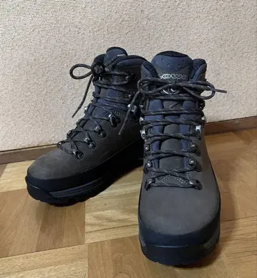 Lowa 등산화 다크 브라운 하이컷