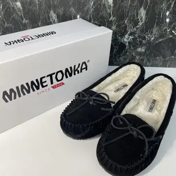미네통카 Cally II 24cm 블랙 모카신 슬립온