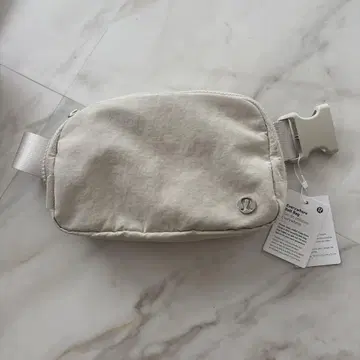 Lululemon Everywhere Belt Bag 화이트
