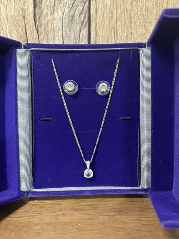 Swarovski 목걸이와 귀걸이 세트