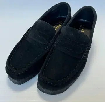 CLARKS 블랙 스웨이드 로퍼