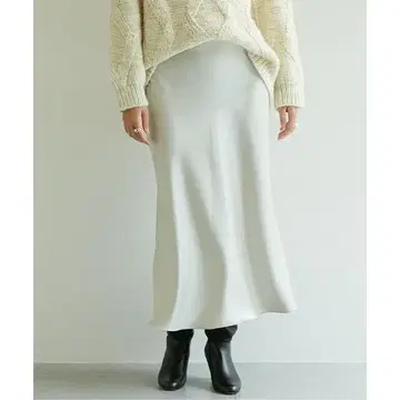 개럴개런트 아름다운 실루엣 새틴 머메이드 롱 스커트 라이트 베이지