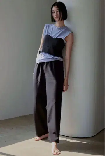 MEER. MAT SATIN RELAX PANTS BLACK