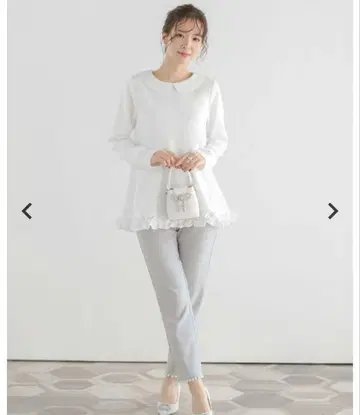 핏모어 A라인 밑단 프릴 라운드 칼라 블라우스 네이비