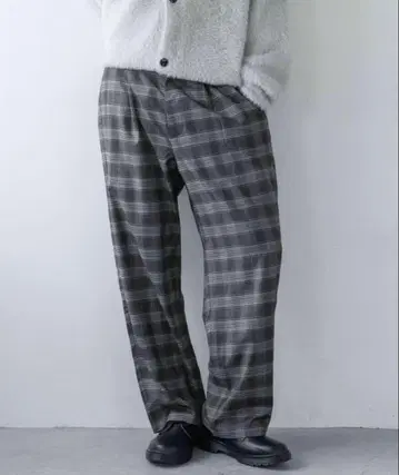 그레이 계열 체크 와이드 팬츠