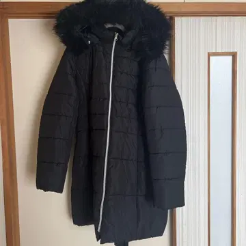 블랙 다운 자켓 후드 부착