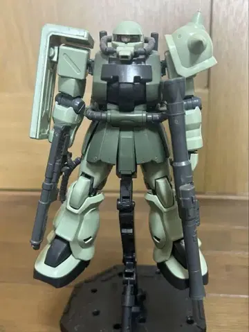 [건담 프라모델 완성품] MG 자쿠 II F2형