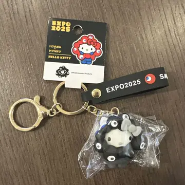 오사카 간사이 엑스포 산리오 블랙 미야쿠미야쿠 헬로키티 블랙 키링