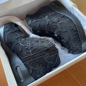 블랙 꽃무늬 자수 숏부츠