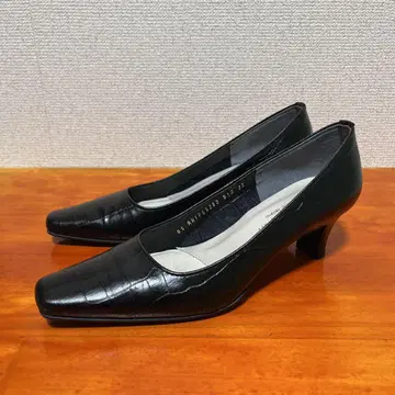 새상품급 리즈라피네 엠보 블랙 23cm 3E 펌프스