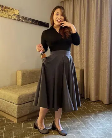 시네마틱 플레어 버진 스커트 S 사이즈 그레이 모토 스즈키 씨