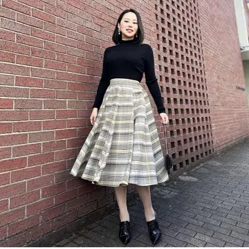시네마틱 플레어 버진 스커트 S 사이즈 베이지 모토 스즈키 씨