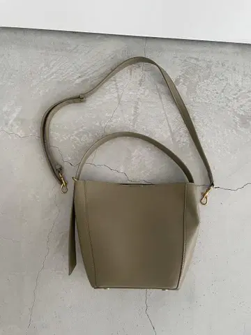 ZARA 올리브 그린 핸드백