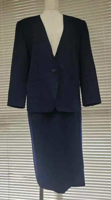 VINVERT 울 100% 네이비 스커트 수트
